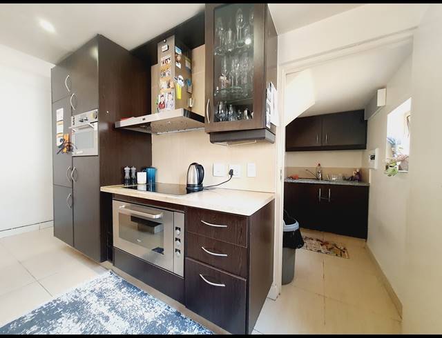 3 BEDROOM APARTMENT FOR SALE IN OAKLANDS